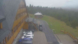Parkoviště a hlavní vchod