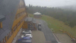 Parkoviště a hlavní vchod