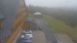 Parkoviště a hlavní vchod