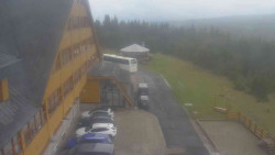 Parkoviště a hlavní vchod