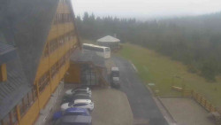 Parkoviště a hlavní vchod