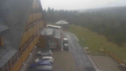 Parkoviště a hlavní vchod