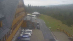 Parkoviště a hlavní vchod