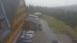 Parkoviště a hlavní vchod