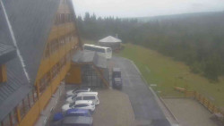 Parkoviště a hlavní vchod
