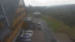 Parkoviště a hlavní vchod