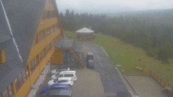 Parkoviště a hlavní vchod