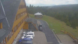 Parkoviště a hlavní vchod