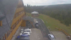 Parkoviště a hlavní vchod