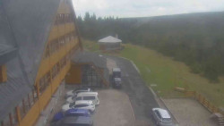 Parkoviště a hlavní vchod