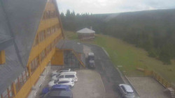 Parkoviště a hlavní vchod