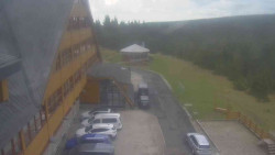 Parkoviště a hlavní vchod
