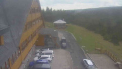 Parkoviště a hlavní vchod