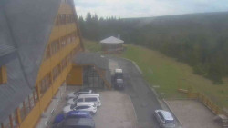 Parkoviště a hlavní vchod