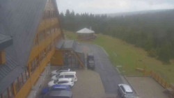 Parkoviště a hlavní vchod