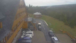 Parkoviště a hlavní vchod