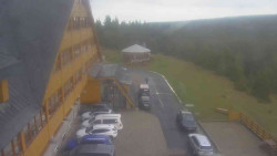 Parkoviště a hlavní vchod