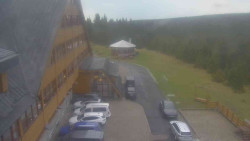 Parkoviště a hlavní vchod