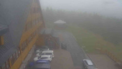 Parkoviště a hlavní vchod