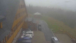 Parkoviště a hlavní vchod