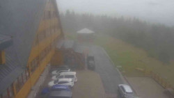 Parkoviště a hlavní vchod
