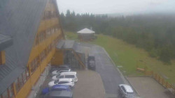 Parkoviště a hlavní vchod