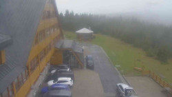 Parkoviště a hlavní vchod