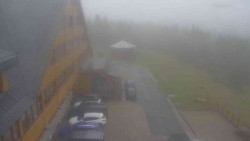 Parkoviště a hlavní vchod