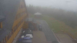 Parkoviště a hlavní vchod