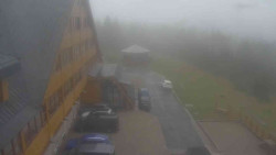 Parkoviště a hlavní vchod