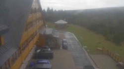 Parkoviště a hlavní vchod