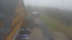 Parkoviště a hlavní vchod