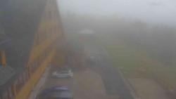 Parkoviště a hlavní vchod