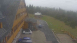 Parkoviště a hlavní vchod
