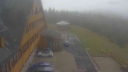Parkoviště a hlavní vchod