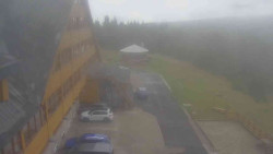 Parkoviště a hlavní vchod