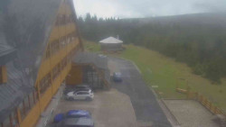 Parkoviště a hlavní vchod