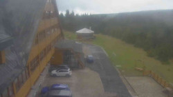 Parkoviště a hlavní vchod