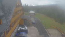 Parkoviště a hlavní vchod