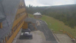 Parkoviště a hlavní vchod