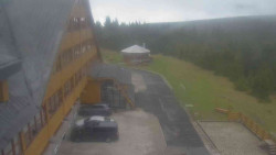 Parkoviště a hlavní vchod