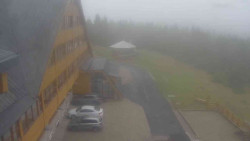 Parkoviště a hlavní vchod