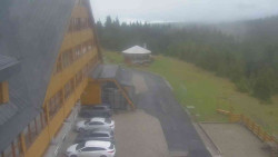 Parkoviště a hlavní vchod