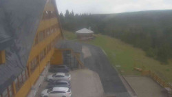 Parkoviště a hlavní vchod