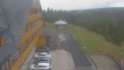 Parkoviště a hlavní vchod