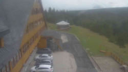 Parkoviště a hlavní vchod