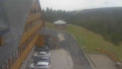 Parkoviště a hlavní vchod