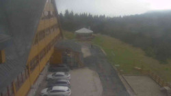Parkoviště a hlavní vchod