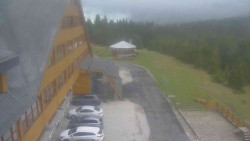 Parkoviště a hlavní vchod