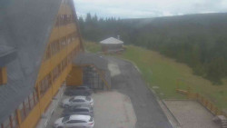 Parkoviště a hlavní vchod